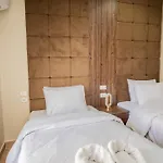 Amon Pyramids View Inn