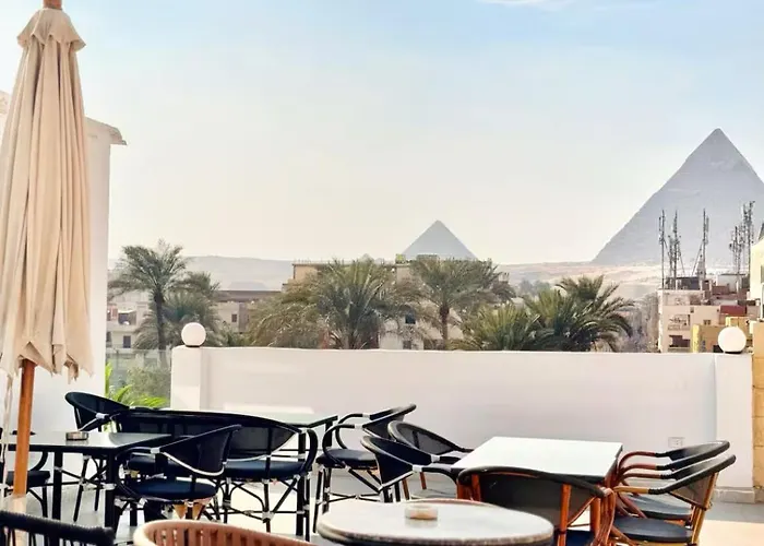 Amon Pyramids View Inn